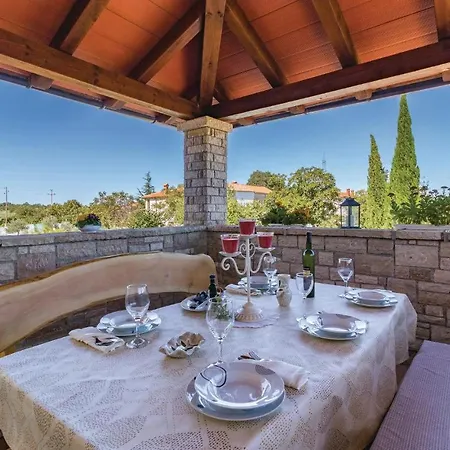 Cozy In Frkeci With Outdoor Swimming Pool *