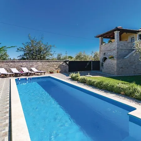 Cozy In Frkeci With Outdoor Swimming Pool *