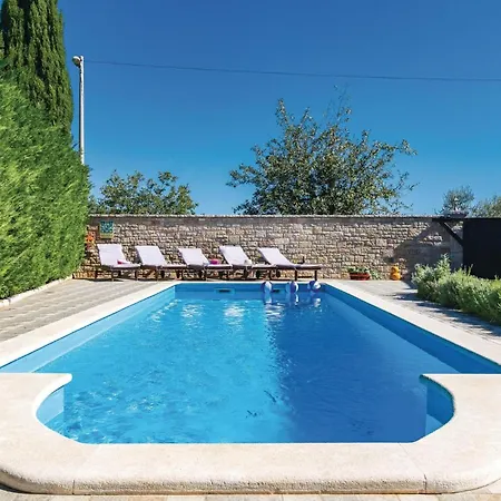 Holiday home Cozy In Frkeci With Outdoor Swimming Pool *